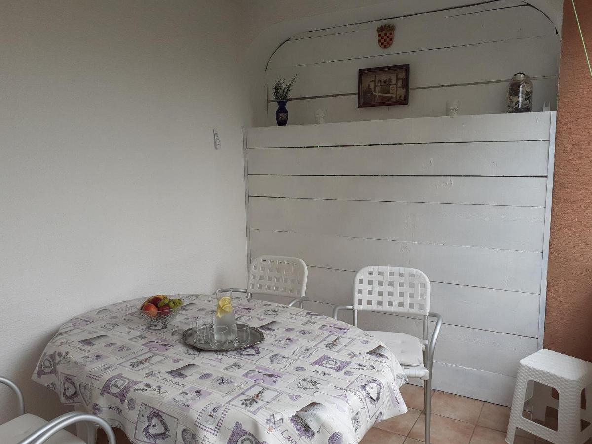 Apartment Conty On The Ground Floor Malinska Exterior foto